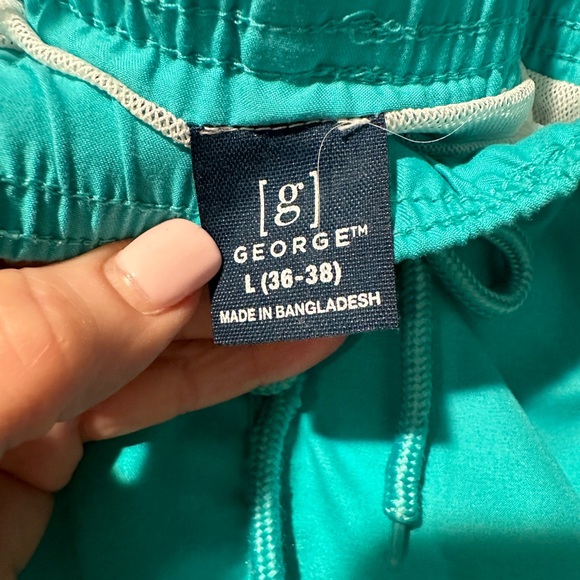 Men’s swim trunks with liner - Picture 2 of 3